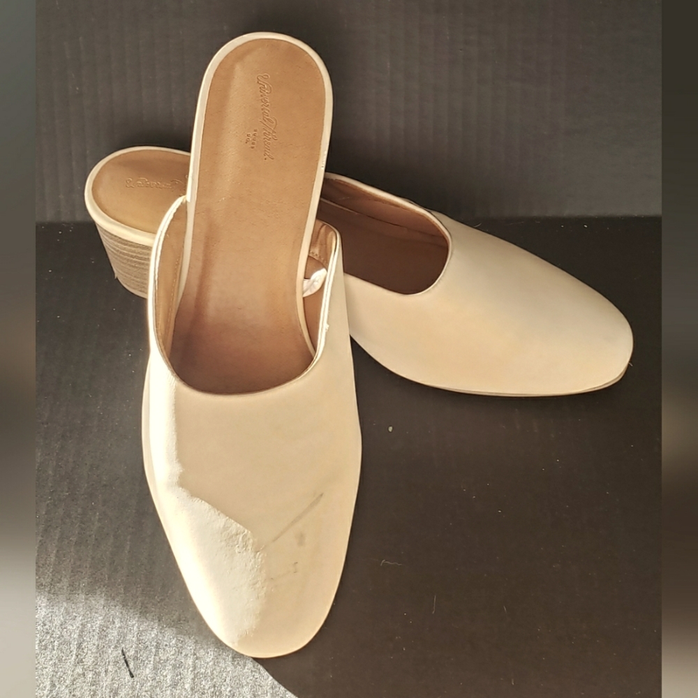 Universal Thread Cream Mules. Size 11